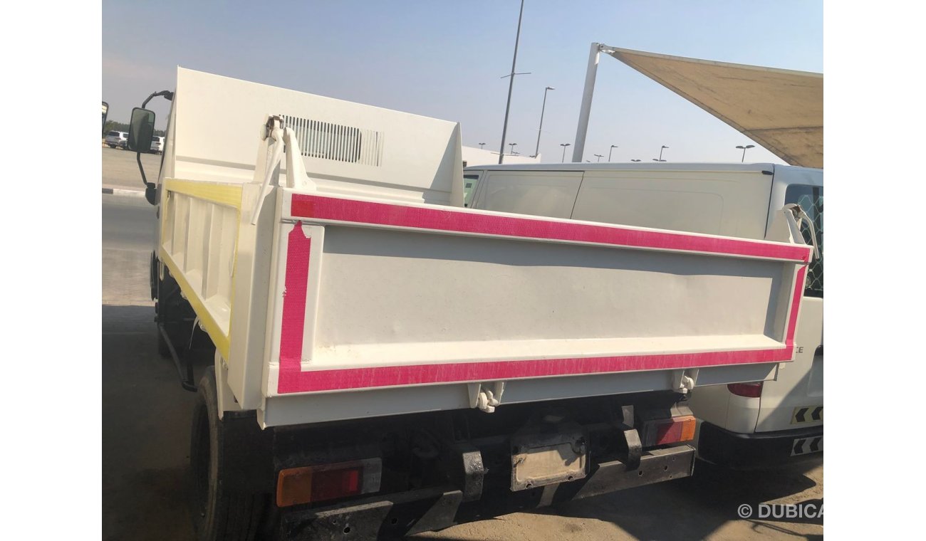 هينو 300 Hino Dumper Truck,model:2013. free of accident with low mileage