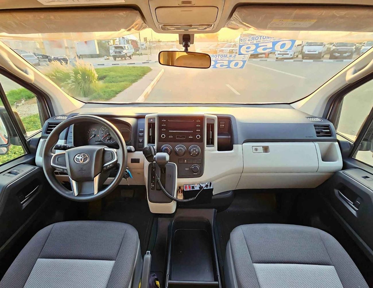 Toyota Hiace 3.5L DX HIGHROOF / V6 PETROL, A/T, EMERGENCY MEDICAL AMBULANCE (CODE # AMBULANCE)