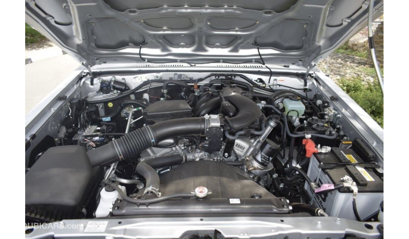 Toyota Land Cruiser Pick Up 4.0L PETROL V6 DOUBLE CABIN MANUAL TRANSMISSION