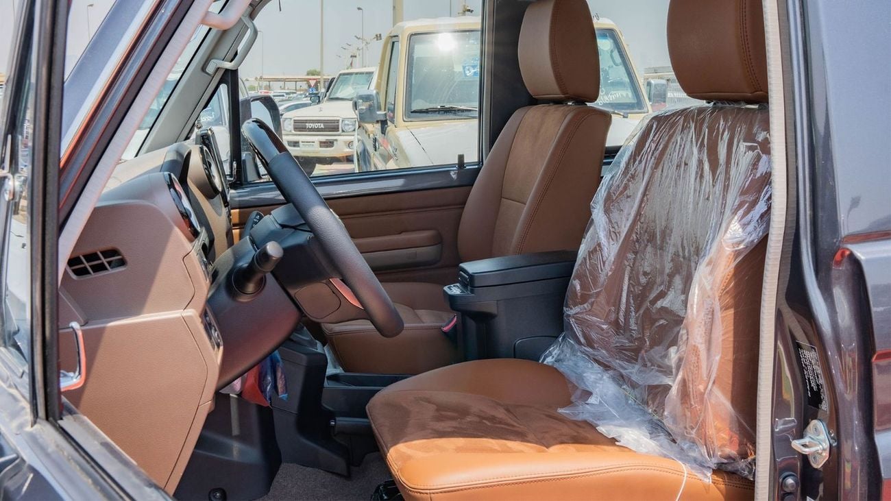 تويوتا لاند كروزر 70 2025 Toyota Land Cruiser LC 71 4.0L Petrol AT Full Option Dark Grey