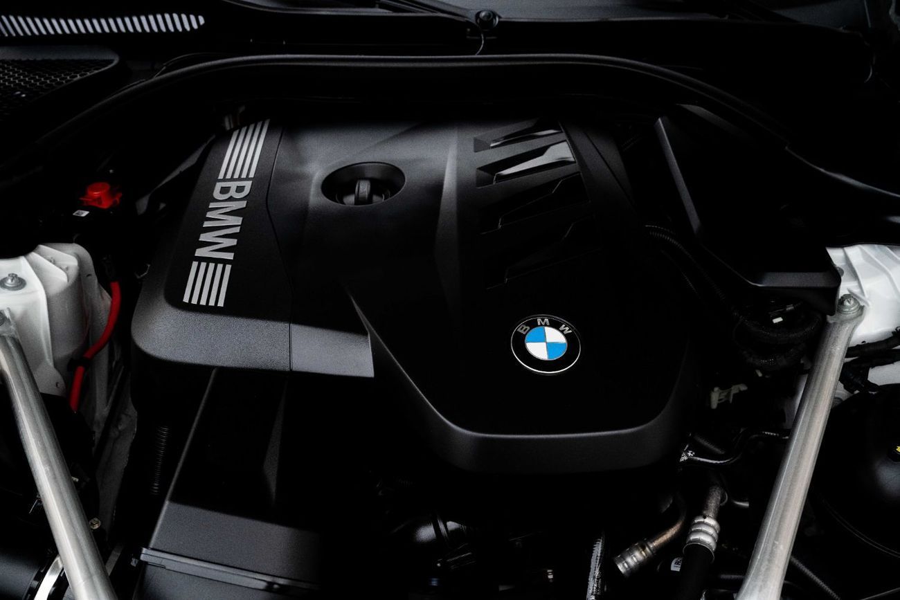 بي أم دبليو 520i M-Kit | 3,329 P.M  | 0% Downpayment | Agency Warranty!