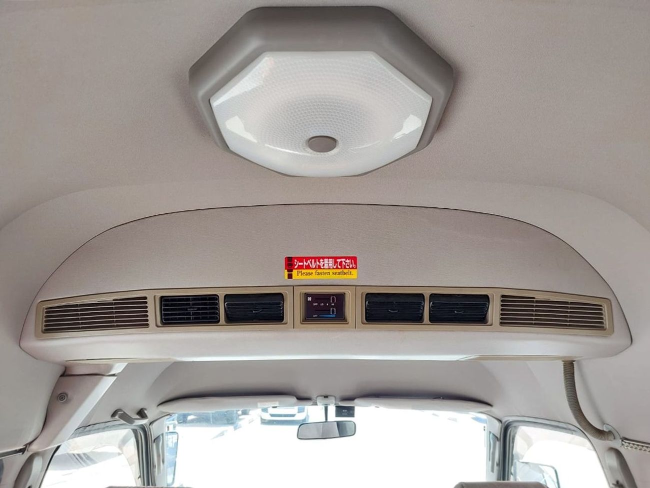 Toyota Hiace TOYOTA HIACE COMMUTER VAN RHD 2001 MODEL 3.0 L DIESEL AUTOMATIC(PM02656)