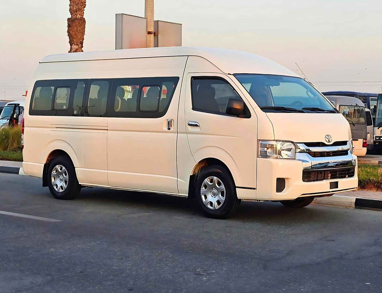 Toyota Hiace PASSENGER/ HIGHROOF/ PATROL MANUAL/ 13 SEATS/ EXPORT ONLY/ LOT# 76549