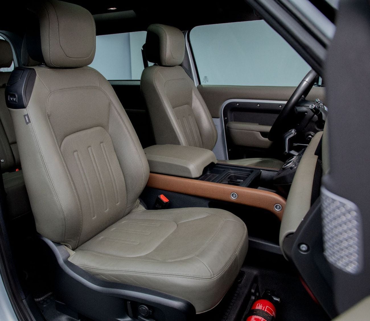 لاند روفر ديفندر P400 90 HSE 3.0L (5 Seater)