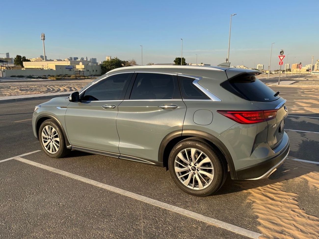 إنفينيتي QX50 2.0T Luxe (FWD)