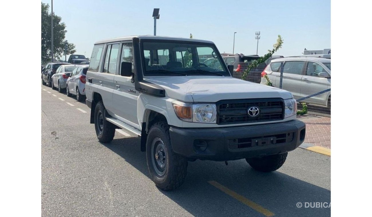 ميتسوبيشي كانتر فان Diesel 4.2L MT 2020 Model Hardtop