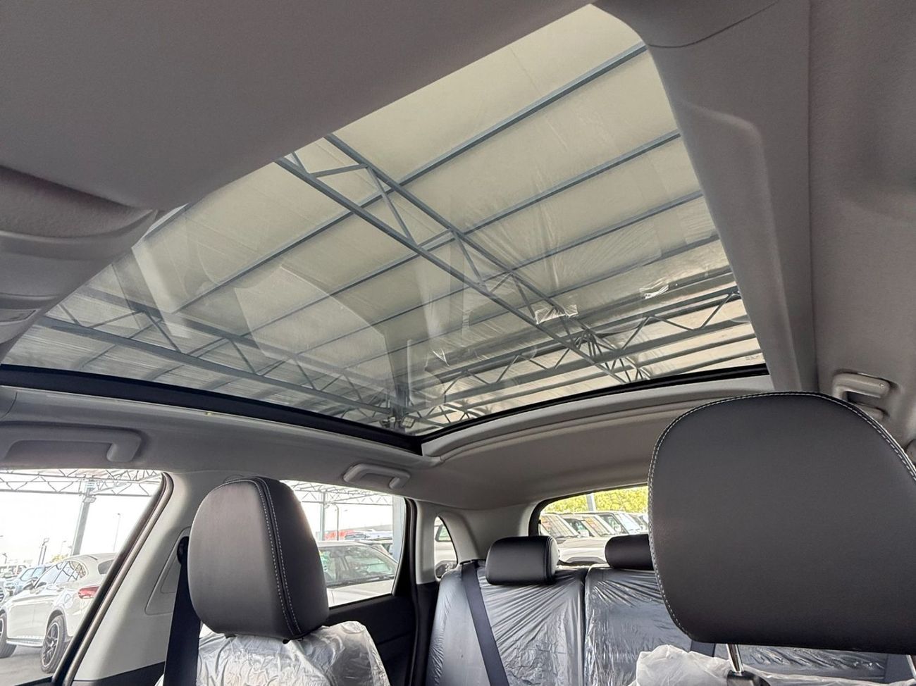 ميتسوبيشي ASX 2.0 LUXURY 4WD PANORAMA **EXPORT ONLY**التصدير فقط خارج الخليج***