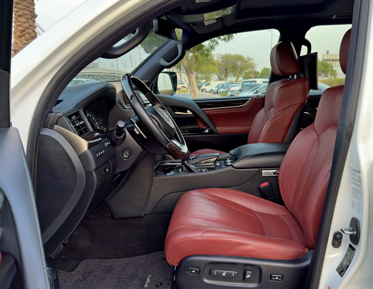 لكزس LX 570 2019 Lexus LX570 Signature, GCC Specifications