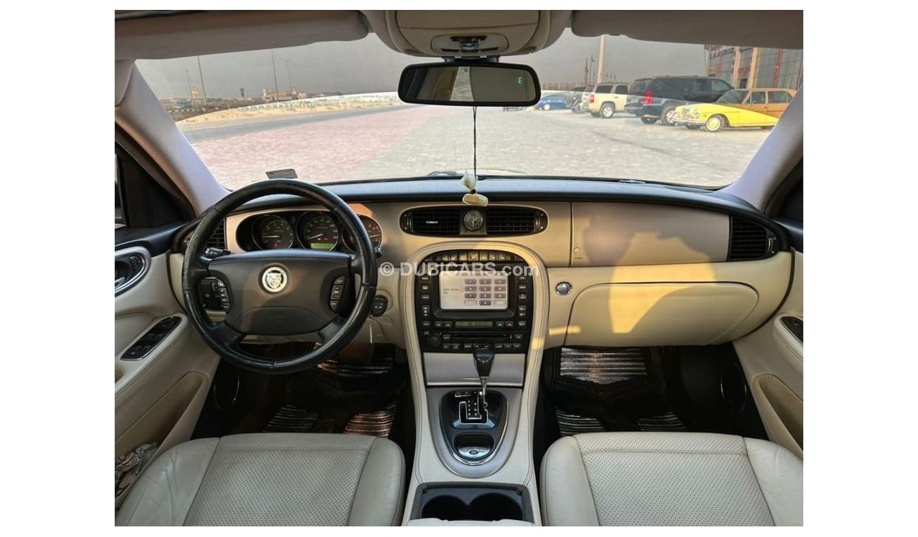 جاكوار XJR Jaguar xjr 2008 Price 35.000 Km 203000 V8 Supercharge Gcc specifications. Full options, perfect cond