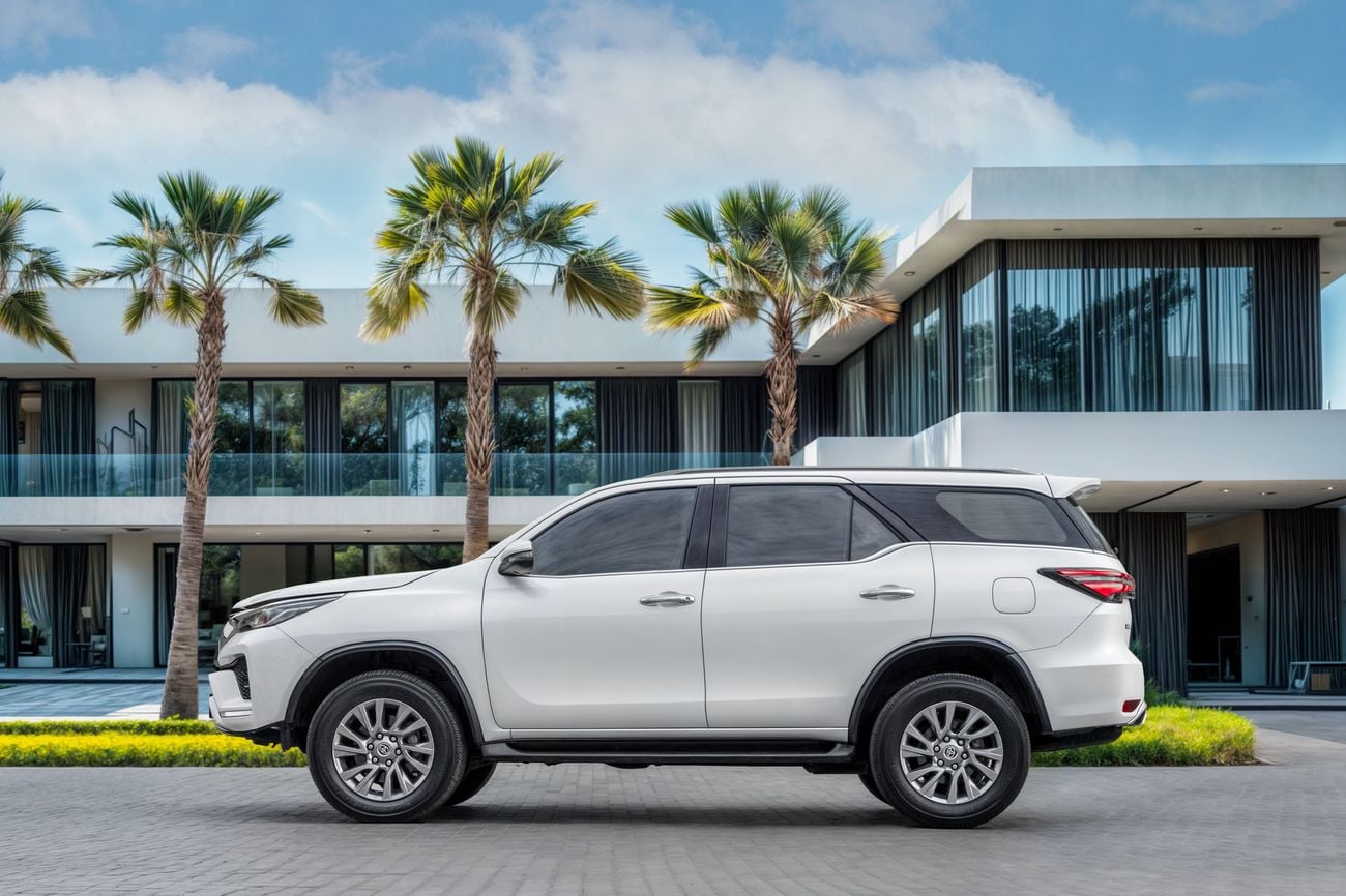 Toyota Fortuner Fortuner VXR 4.0 V6 | 2,546 P.M | 0% Downpayment | Full Agency History!