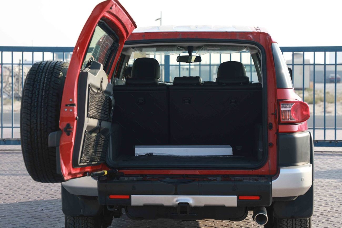 Toyota FJ Cruiser 2023 Toyota FJ Cruiser 4.0 W/0 JBL - Red inside Grey | Export Only