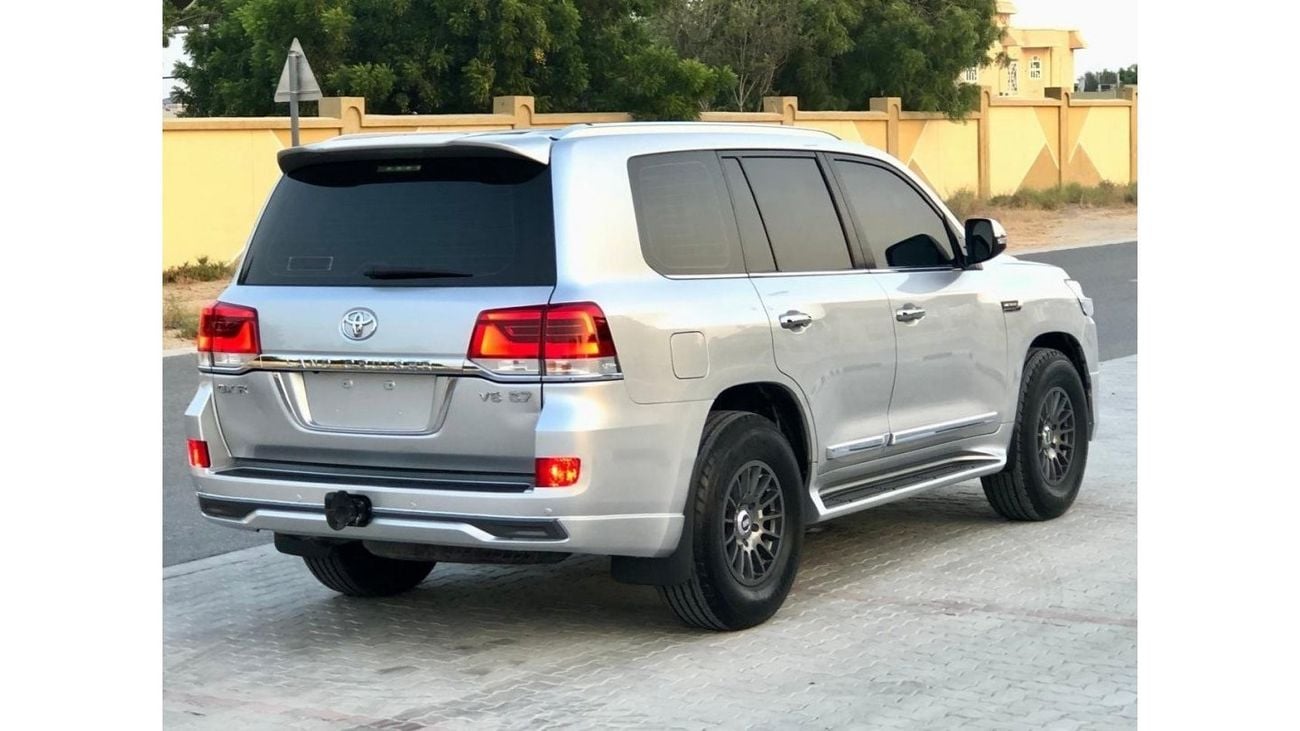 تويوتا لاند كروزر ‎تويوتا لا كروزر 2018 GXR V8 5.7 صبغ وكاله بالكامل فل أوبشن بحاله ممتازه