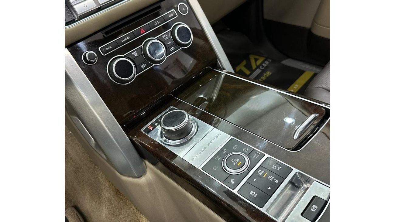 Land Rover Range Rover 2015 Range Rover Vogue SE Supercharged, Service History, Low Kms, Excellent Condition, GCC