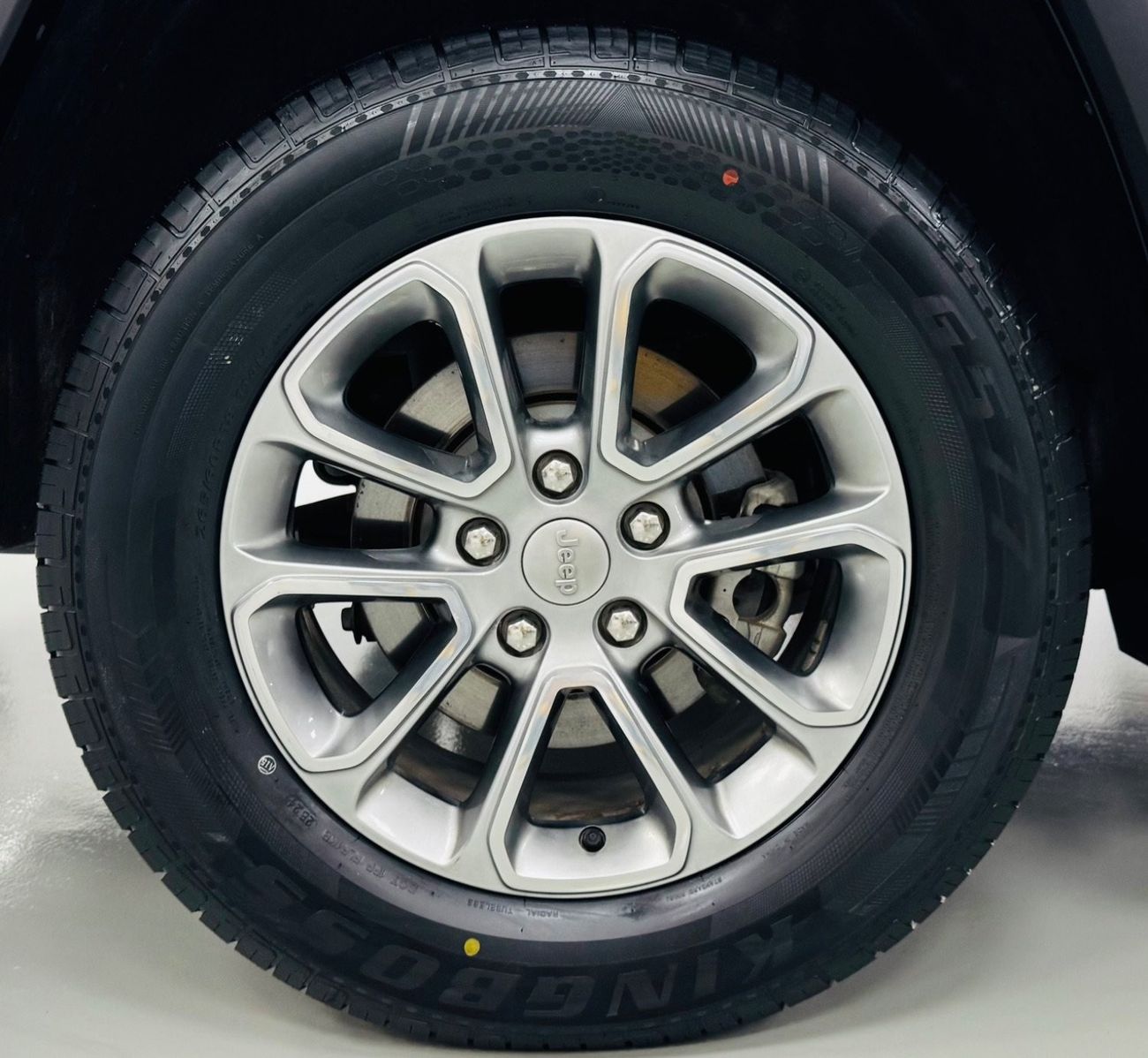 Jeep Grand Cherokee Laredo GCC .. Original paint .. V6 .. Low Milegea .. Perfect Condition .. Perfect Condition .
