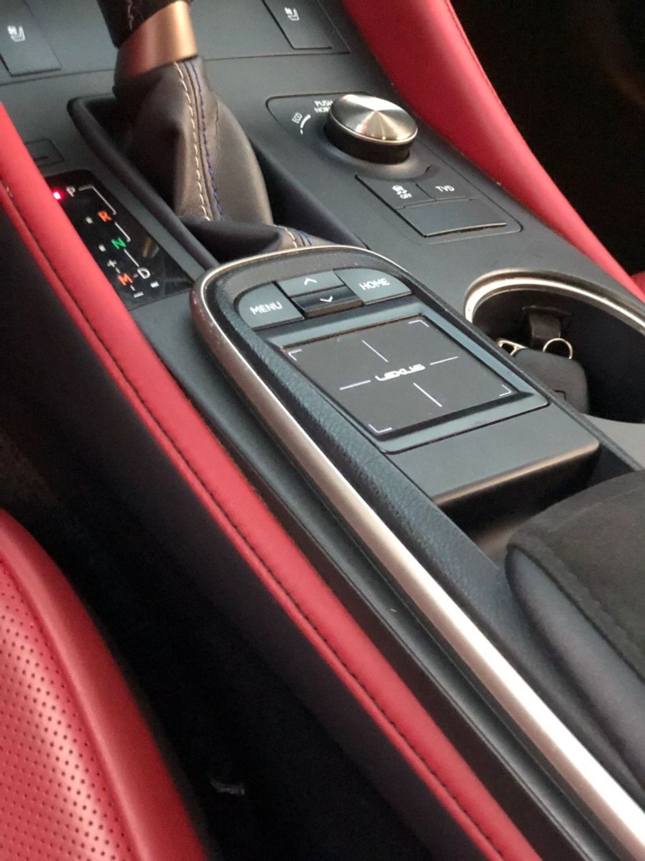 لكزس RC F بلاتينوم