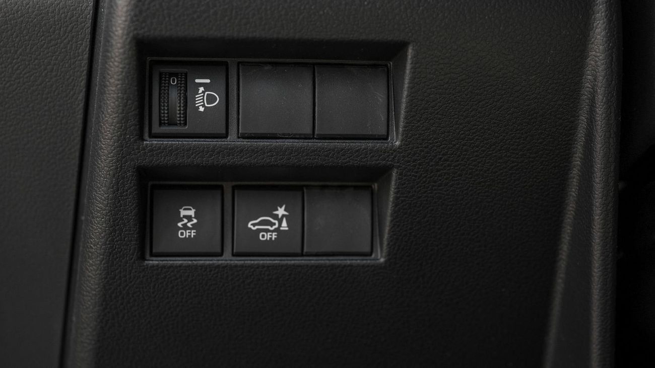 تويوتا لاند كروزر 2026 Toyota Land Cruiser GXR 4.0L AT Petrol (White-Black)