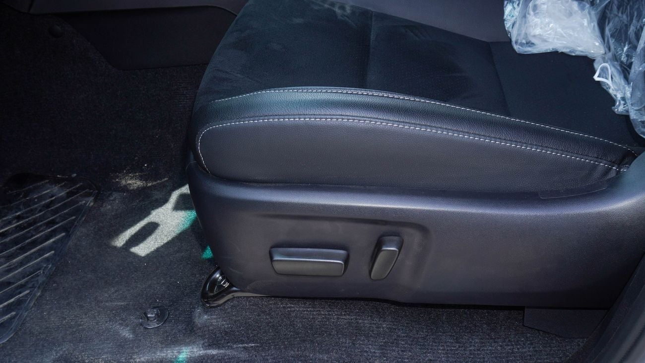 تويوتا هيلوكس GR SPORT 2.8L DIESEL