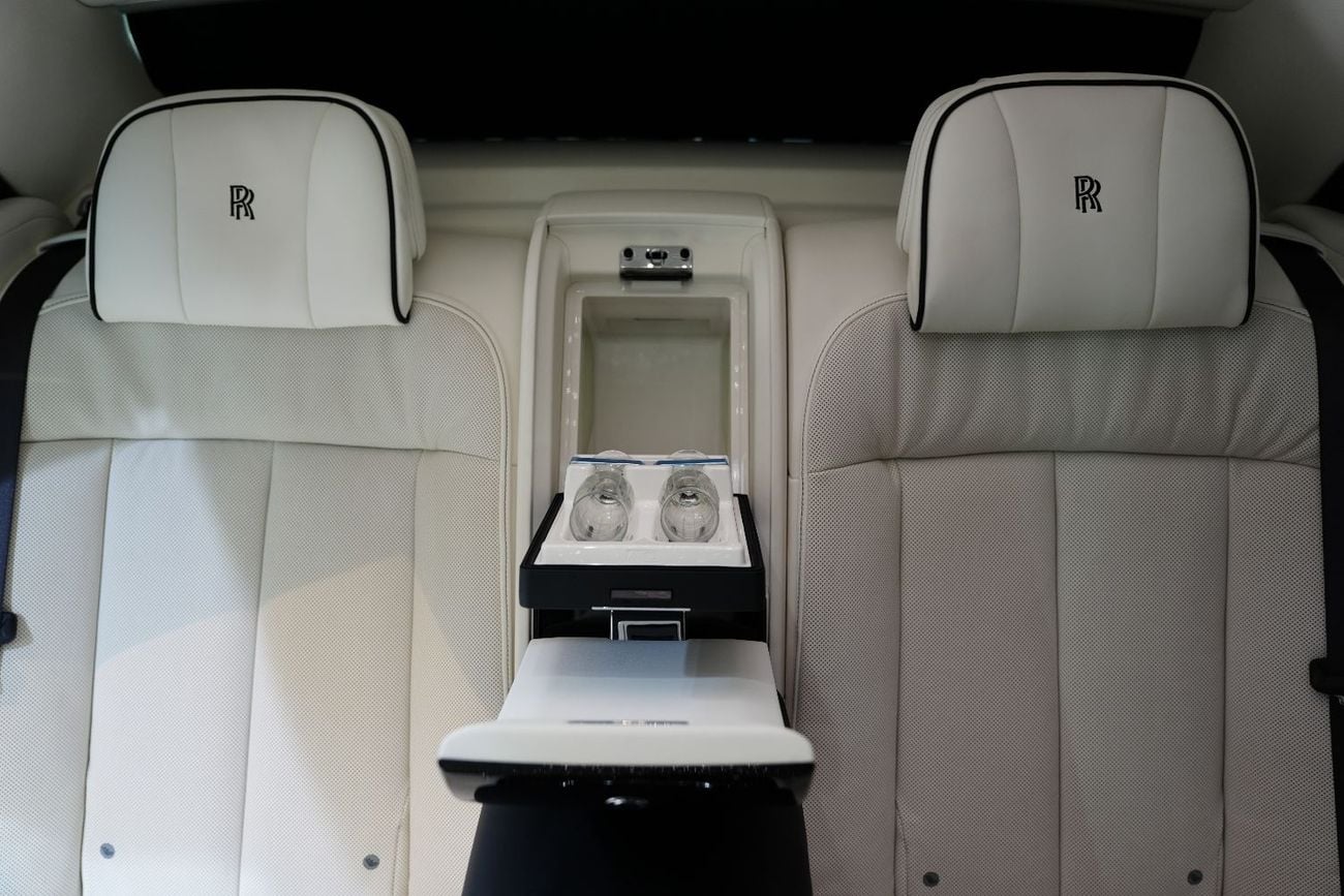 Rolls-Royce Phantom EWB 6.8L Executive Rear Seats w/ Entertainment Display, Bespoke Audio, Dealer Warr + Serv!!