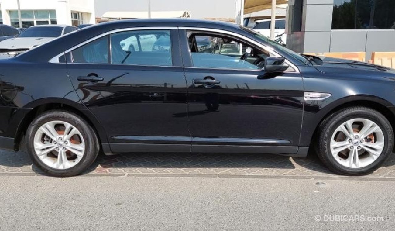 Ford Taurus SE very clean car