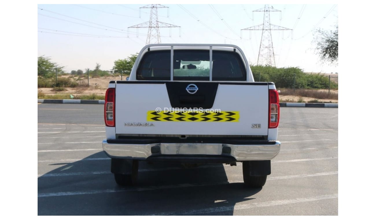 Nissan Navara Std 2015 | NISSAN NAVARA SE | 4X4 DSL | DOUBLE CABIN | WITH GCC SPECS AND EXCELLENT CONDITION