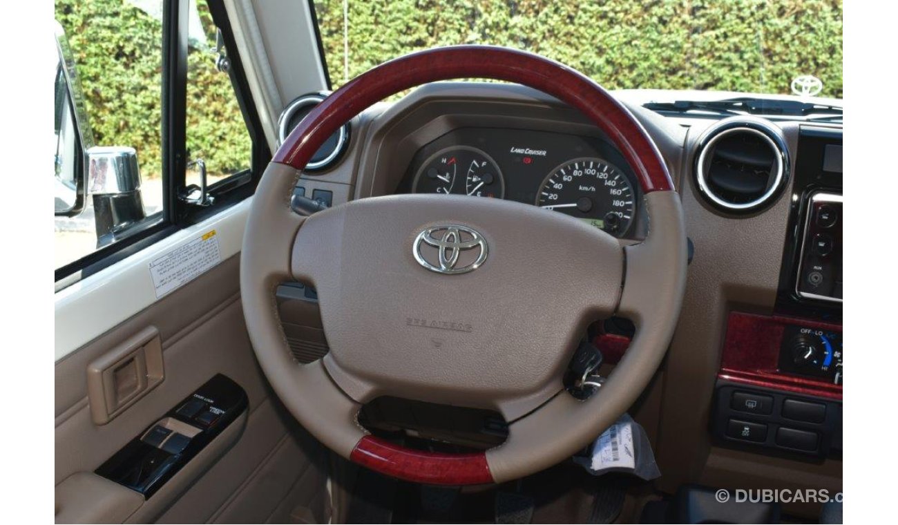 Toyota Land Cruiser Hard Top 71  Short Wheel Base V6 4.0L Petrol MT