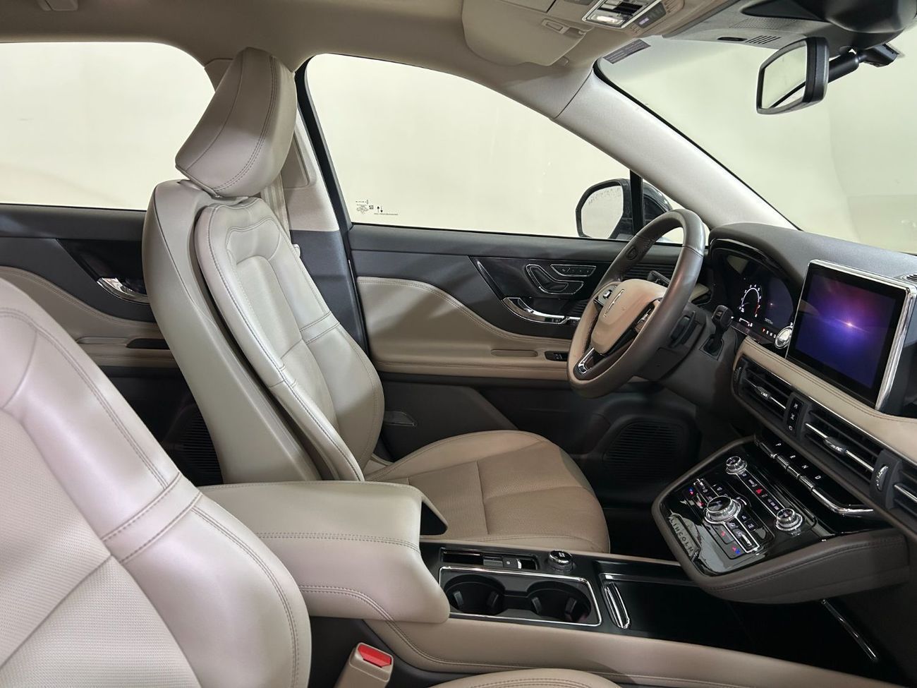 Lincoln Corsair COR222 / FREE Insurance + Registration / AL TAYER MOTORS / AL QOUZ SHOWROOM
