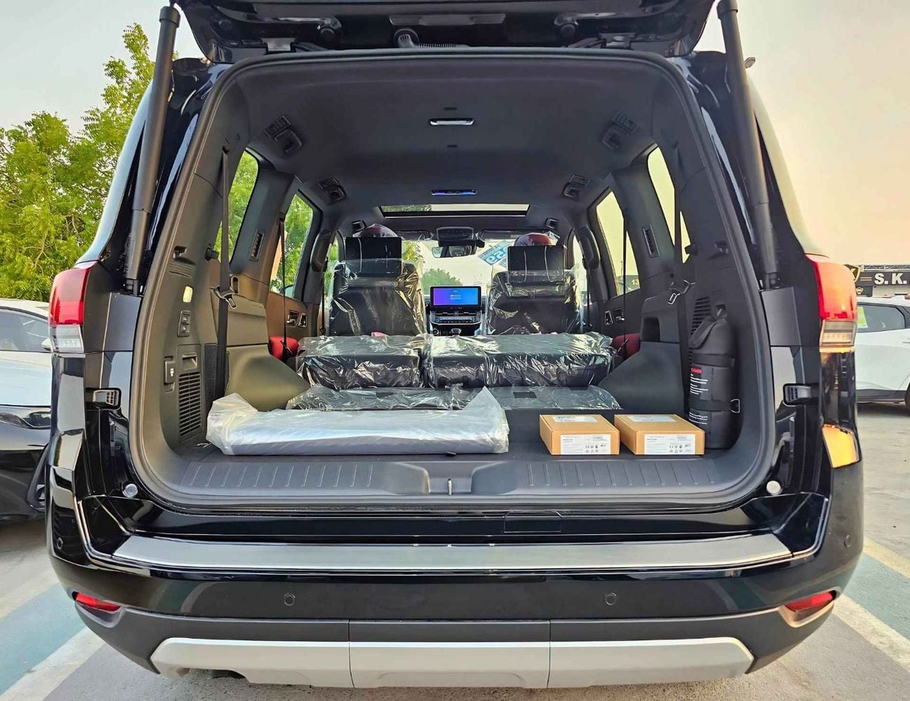 تويوتا لاند كروزر GR SPORT TWIN TURBO / 3.5L PETROL V6 / RADAR / BIG DVD/REAR ENTERTAINMENT DVD/COOL BOX (CODE#LC3GRH)