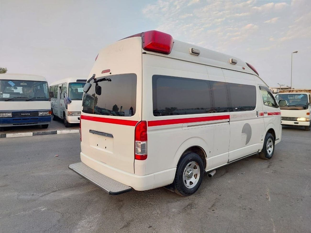 Toyota Hiace TOYOTA HIACE VAN AMBULANCE RHD 2015 MODEL 2.7 L PETROL AUTOMATIC(PM15128)