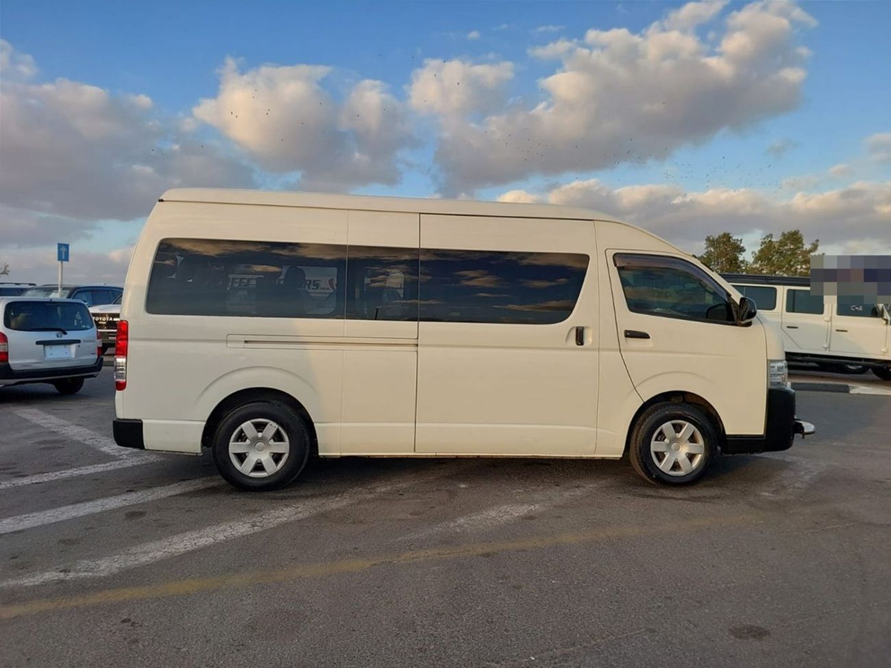 Toyota Hiace TOYOTA HIACE COMMUTER VAN RHD 2016 MODEL 3.0 L DIESEL AUTOMATIC(PM18509)