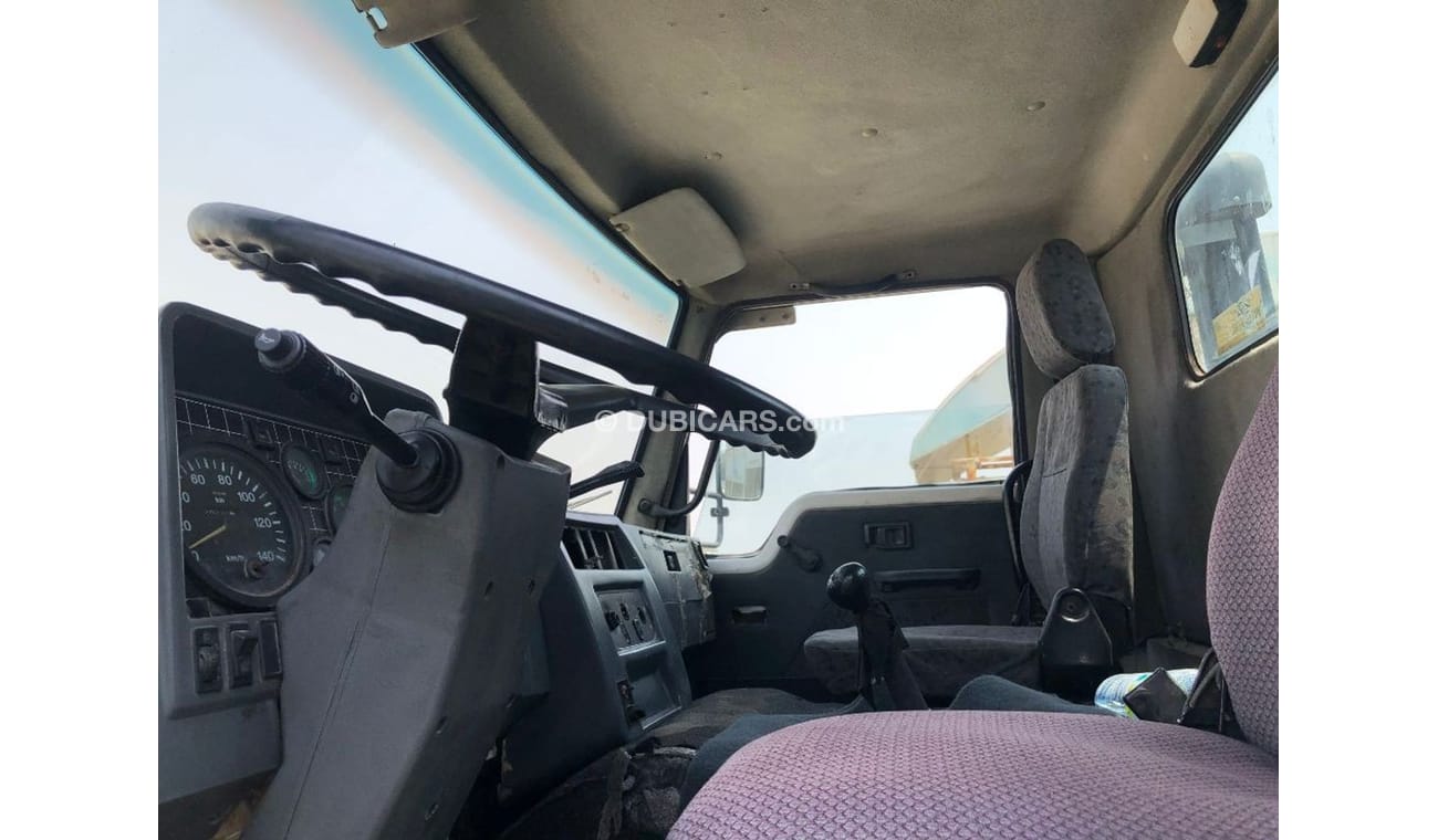 Tata Novus Tata 1618 Pick up truck 10 Ton,Model:2010.Excellent condition