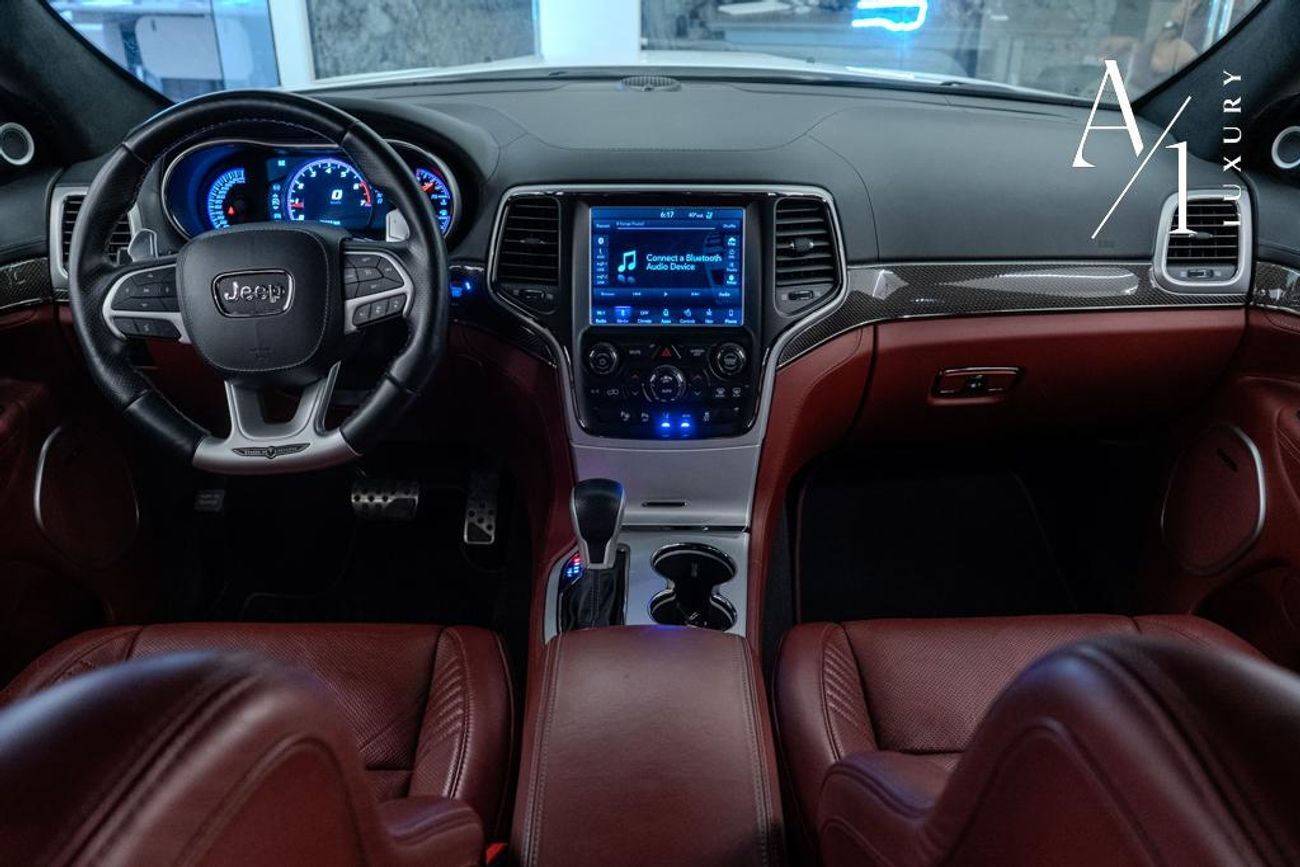 جيب جراند شيروكي Trackhawk 6.2L 2018 Jeep Grand Cherokee SC, Warranty, Full Jeep Service History, 707HP, GCC