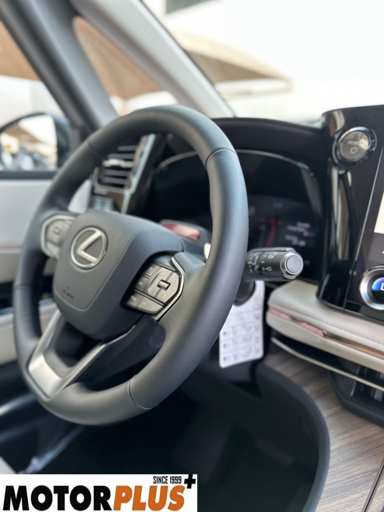 لكزس LM 350h Hybrid 4 Seater 2025 - Ready Stock!