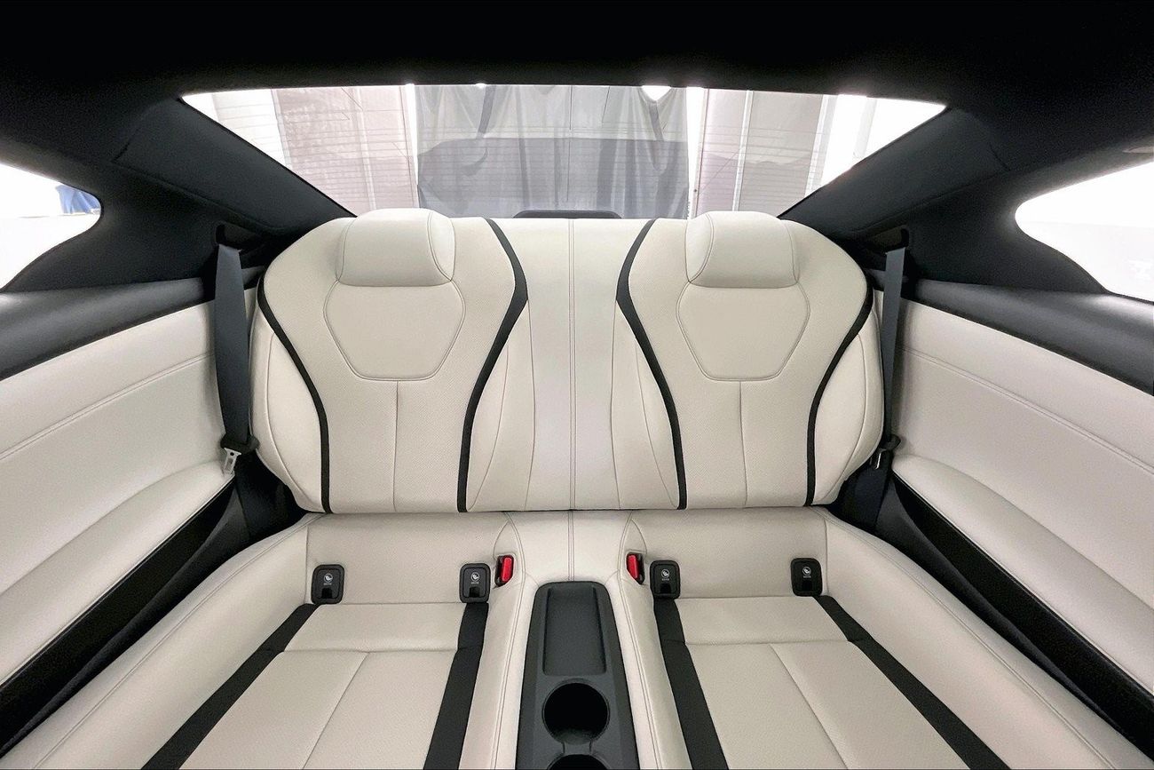 مرسيدس بنز C 200 Premium (AMG Line) | عرض العيد الحصري | خالية من أضرار الفيضانات