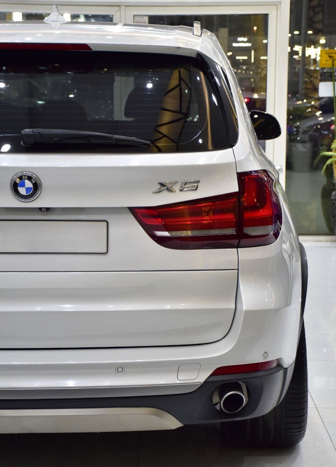 BMW X5 35i EXCLUSIVE EXCELLENT DEAL for our BMW X5 xDrive35i ( 2015 Model ) in White Color GCC Specs
