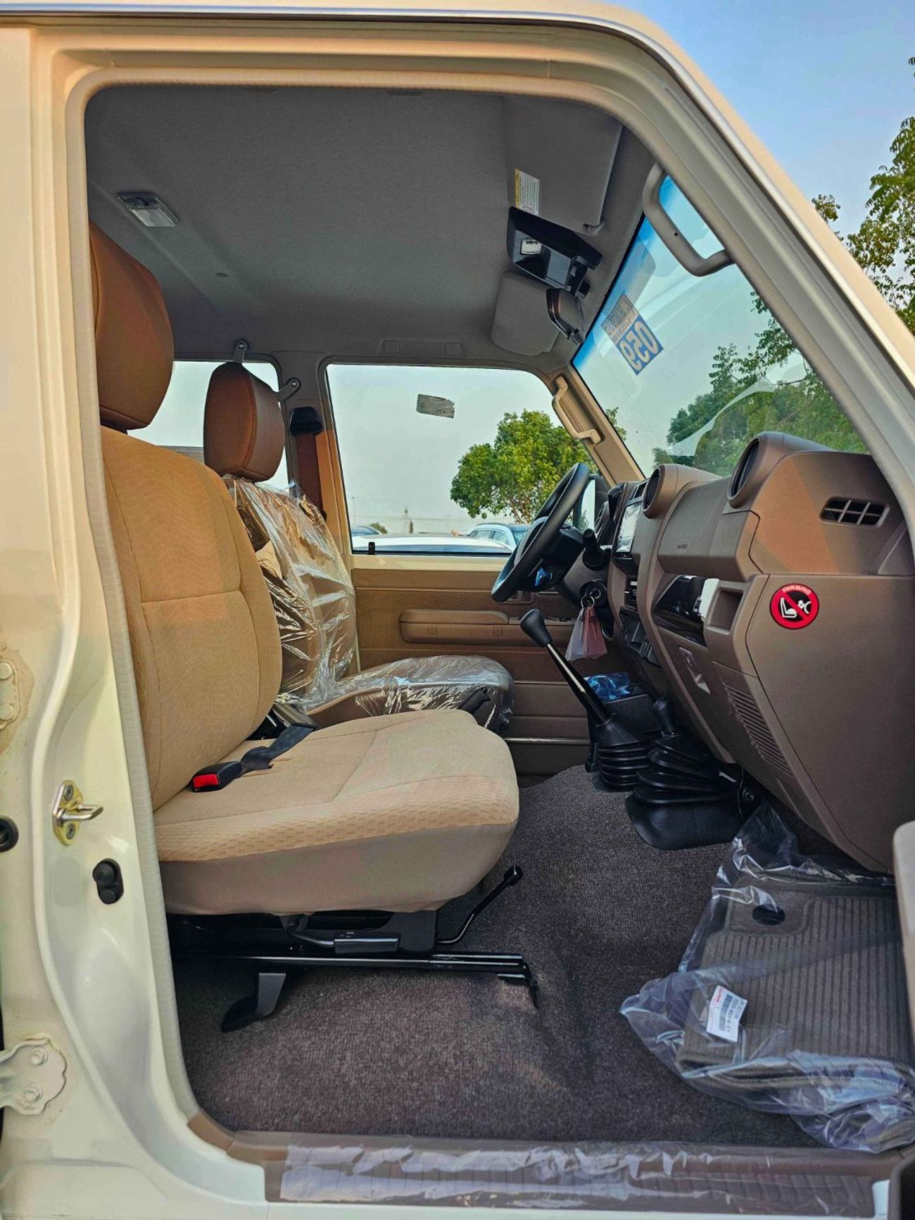 تويوتا لاند كروزر 70 LC76 LX /4.0L PETROL V6 M/T / CHROME HANDLE & MIRRORS / REAR CAMERA (CODE # 76PME)