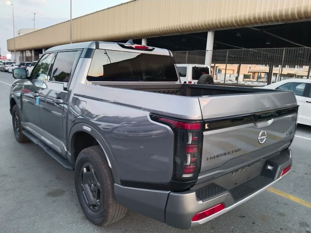 نيسان فرونتير 2025 Nissan Frontier Pro 2.0T Gasoline 360° panoramic camera + 1 differential lock