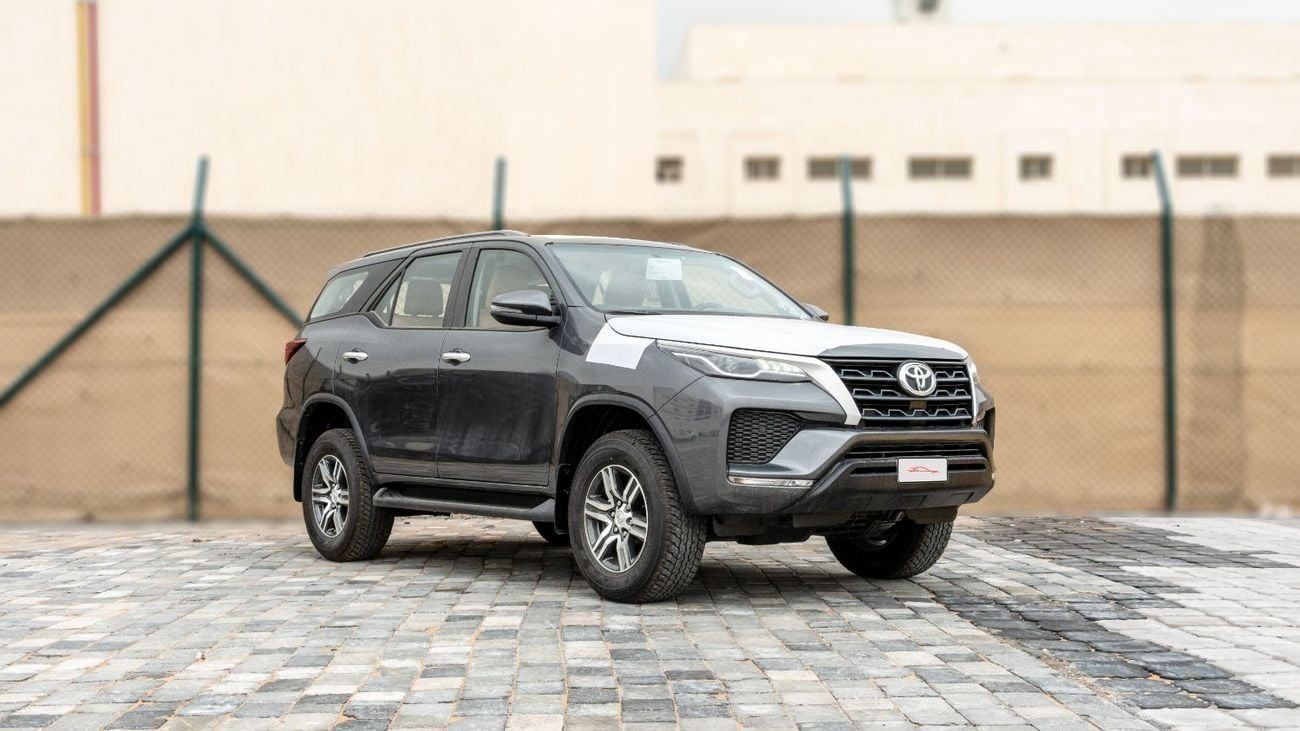 Toyota Fortuner - фото 1