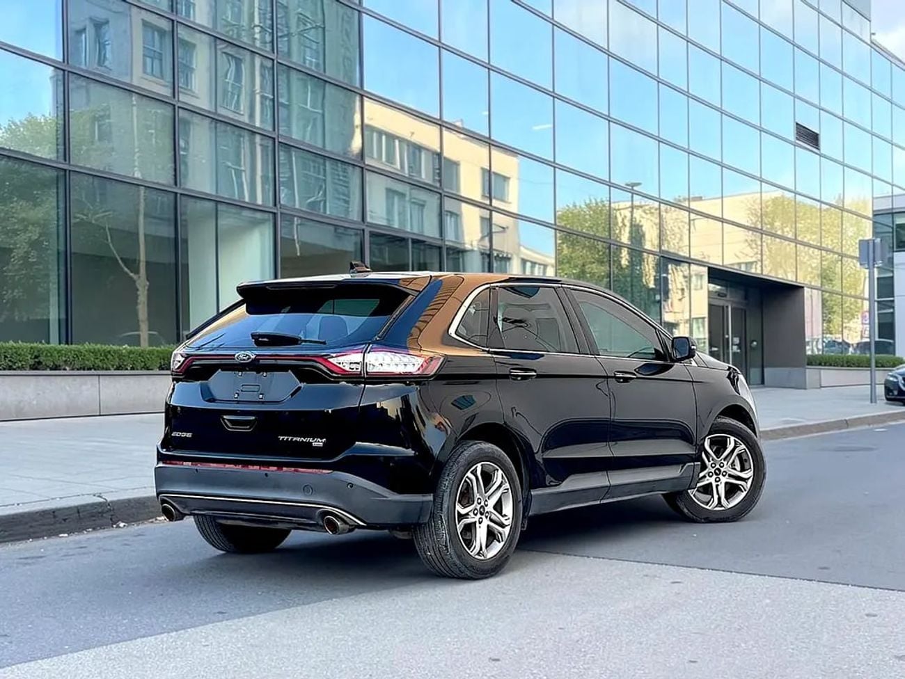 Ford Edge 1,045 P.M | 3.5 V6 Titanium - GCC Specs -under warranty | ORIGINAL PAINT