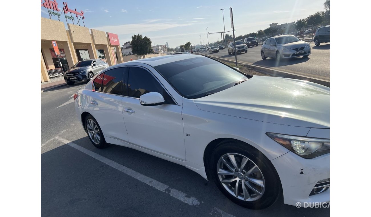 Infiniti Q50 3.7 AWD - Apple CarPlay/Android Auto