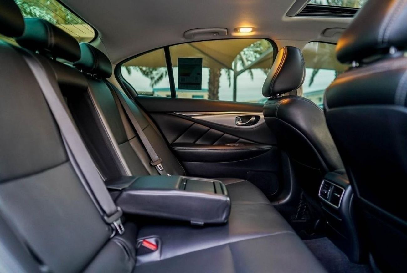 Infiniti Q50 Luxe V37