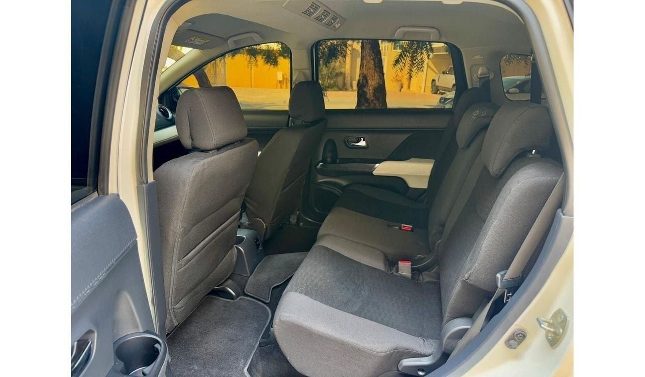 تويوتا راش Toyota Rush GX 2023 GCC 7 seater .Free accident