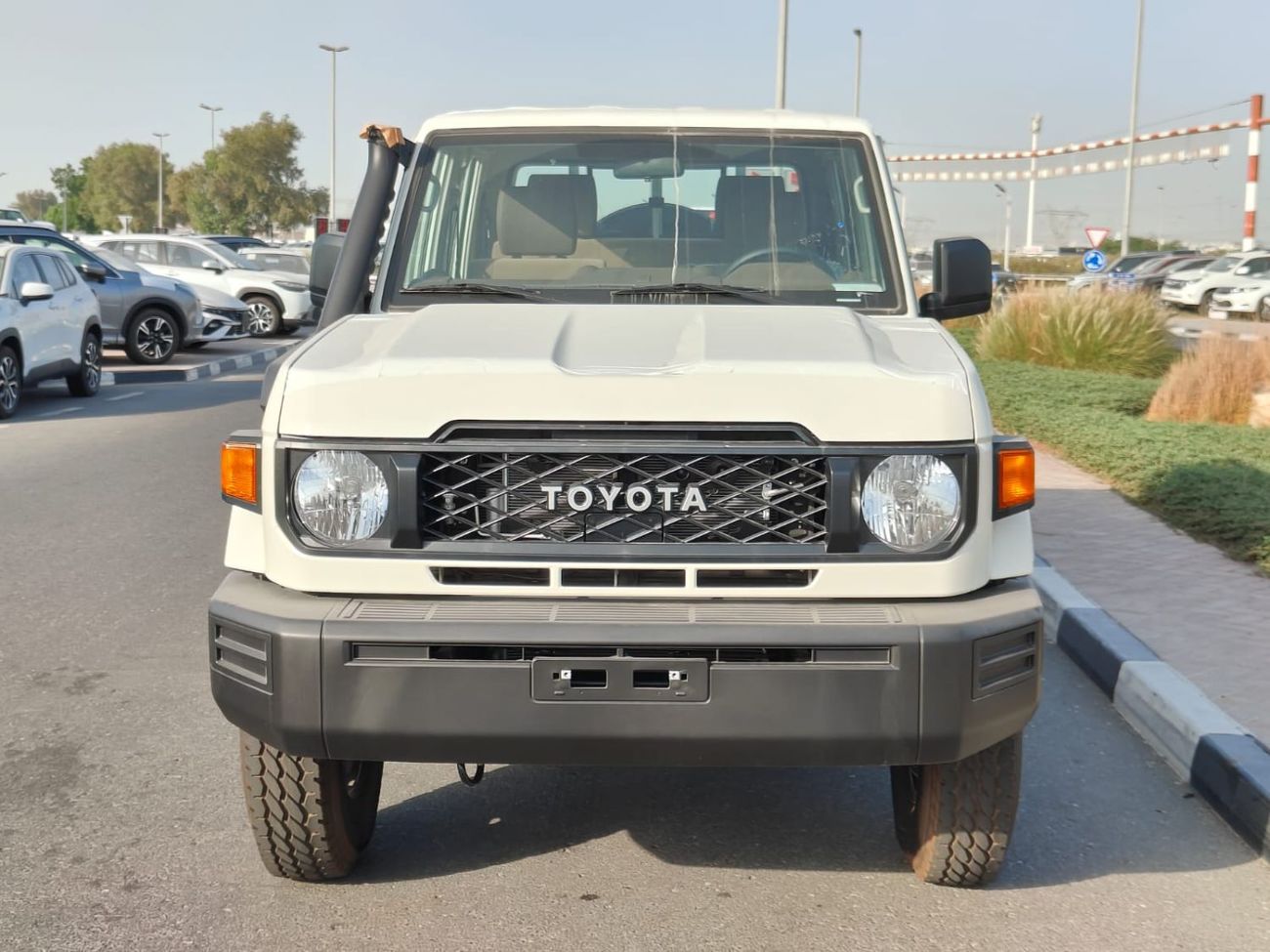 Toyota Land Cruiser Pick Up 2025 Toyota Land Cruiser LC79 Double-Cab without Diff-Lock 2.8L 4-Cyl Turbo Diesel M/T Export Only