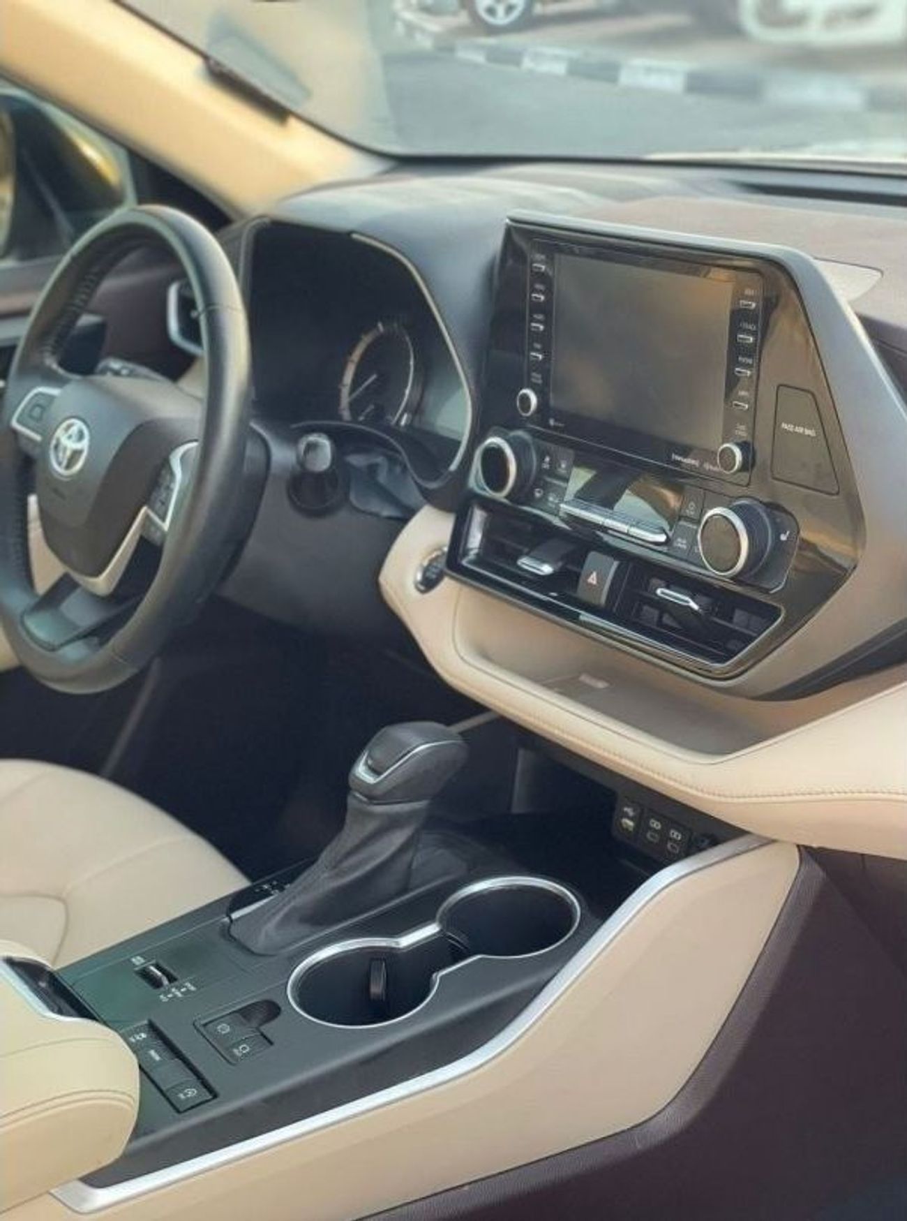 تويوتا هايلاندر 2022 Toyota Highlander XLE Full Option Inside Special Beige With Radar /