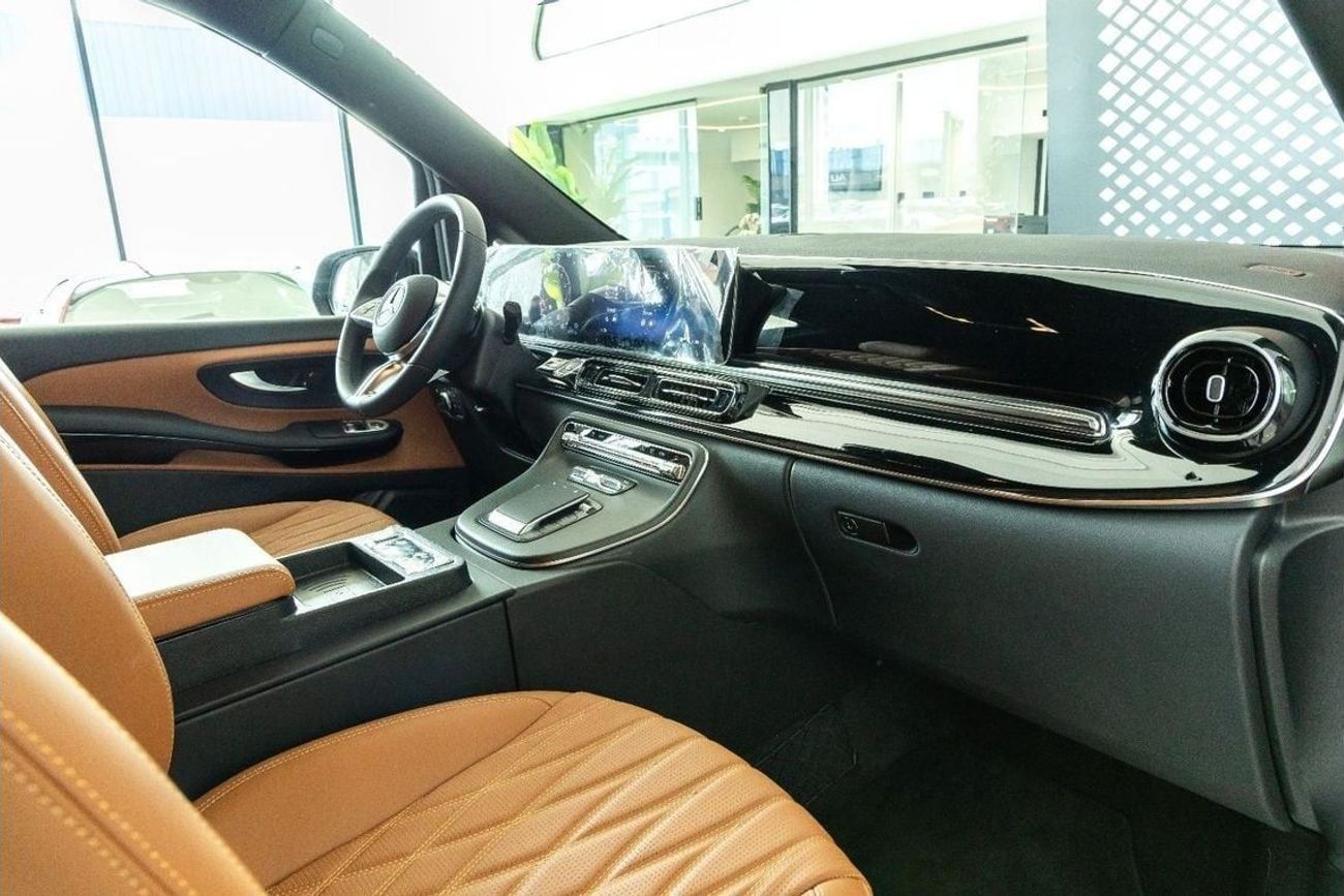 Mercedes-Benz V 300 Mercedes V300 VIP - 2025 GCC Specs Brand New With Warranty