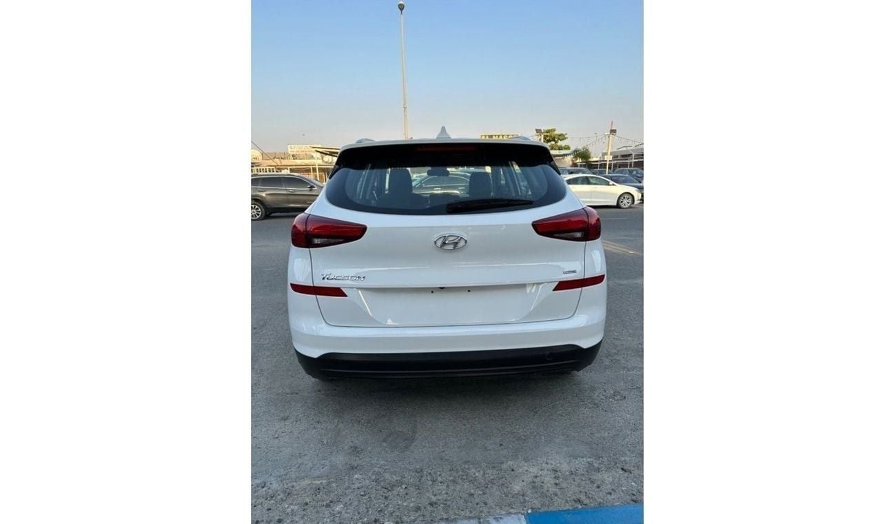 Hyundai Tucson 2.0L car in good condition 2019 Hyundai Tucson with an engine capacity of 2 liters 4wd blind spot se