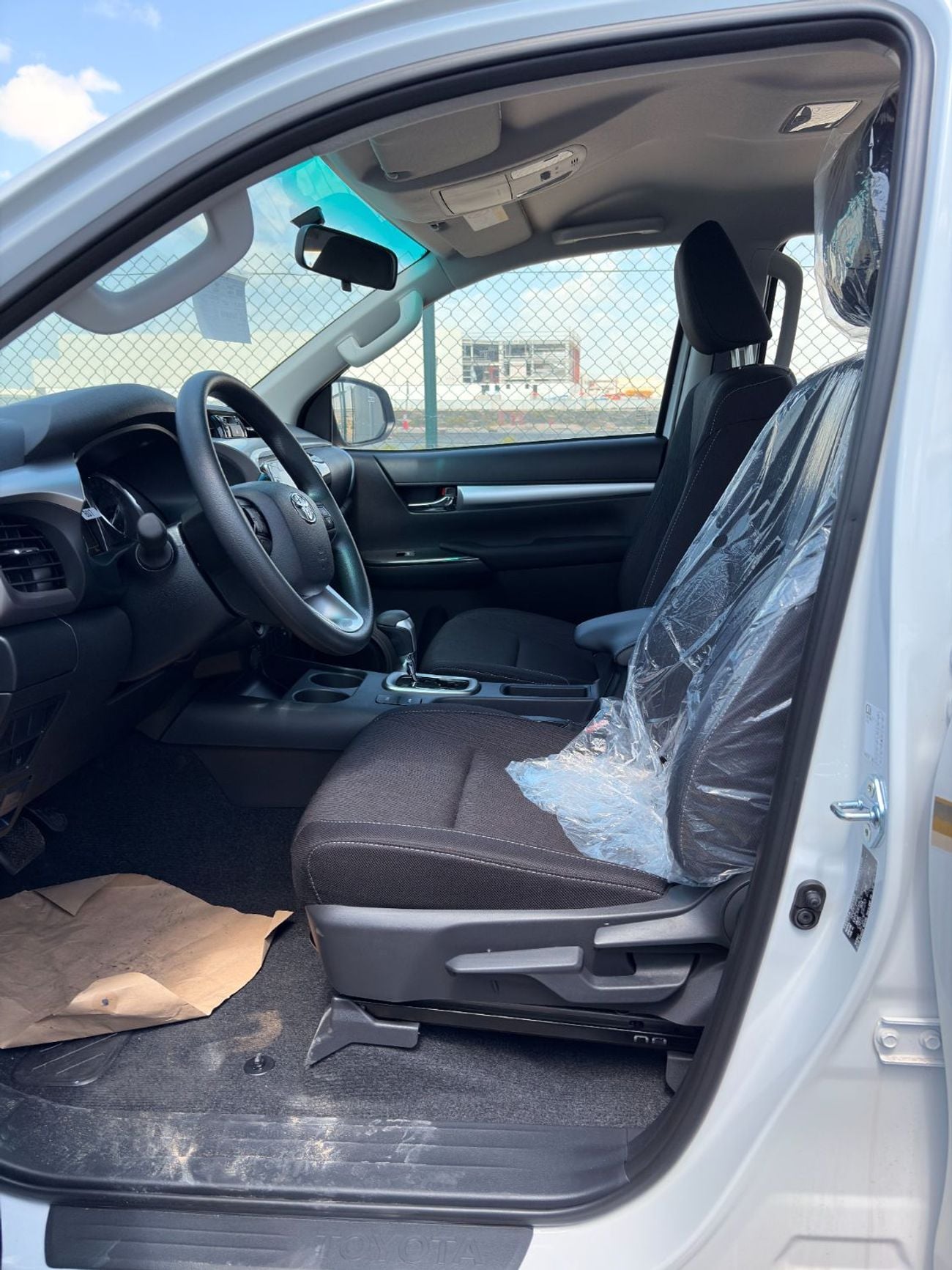 Toyota Hilux Toyota Hilux 2.4L - SR5 4x4 Automatic Diesel - Full Option