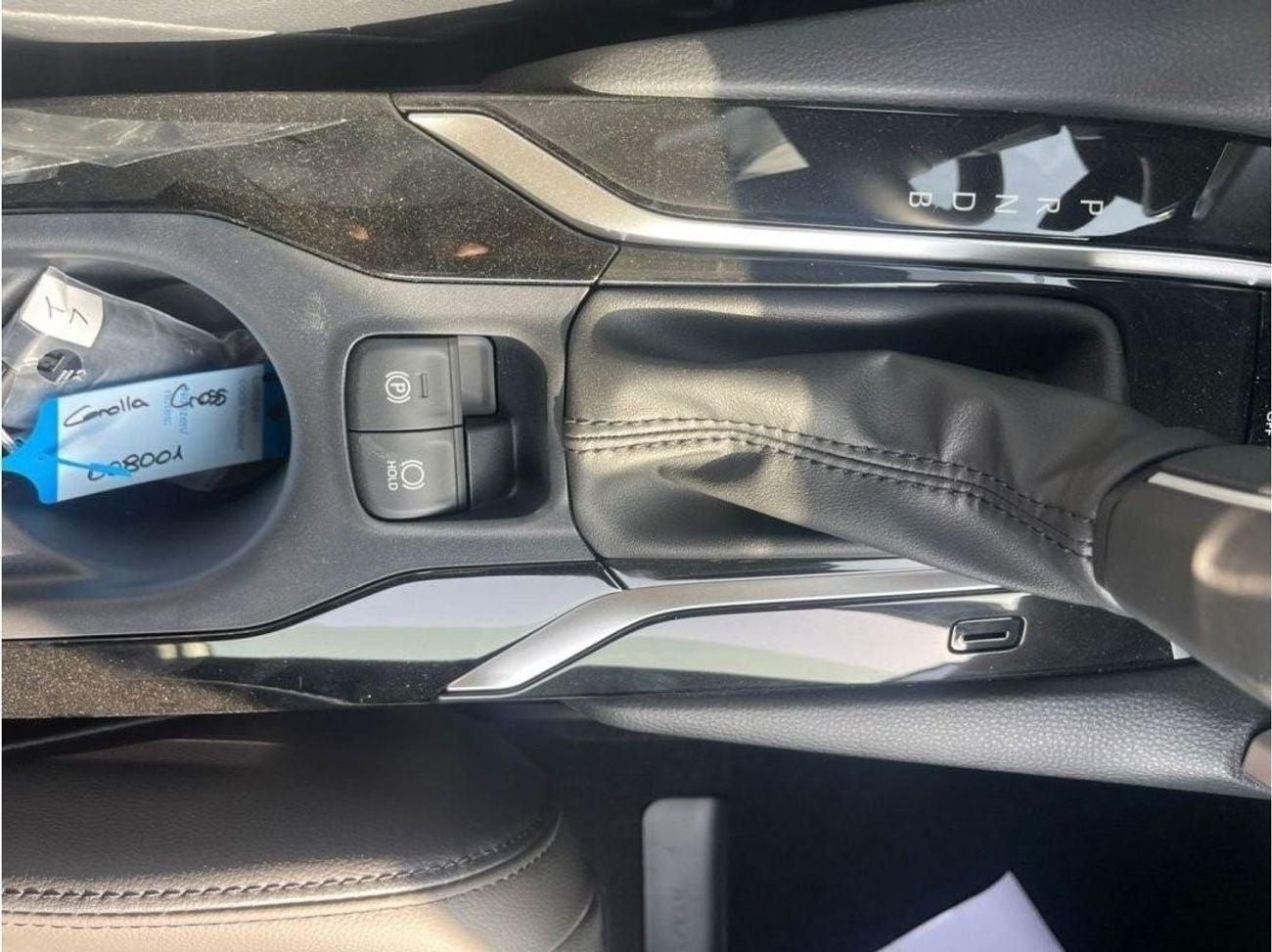 تويوتا كورولا كروس NEW 2023 TOYOTA COROLLA CROSS 2.0L FULL OPTION