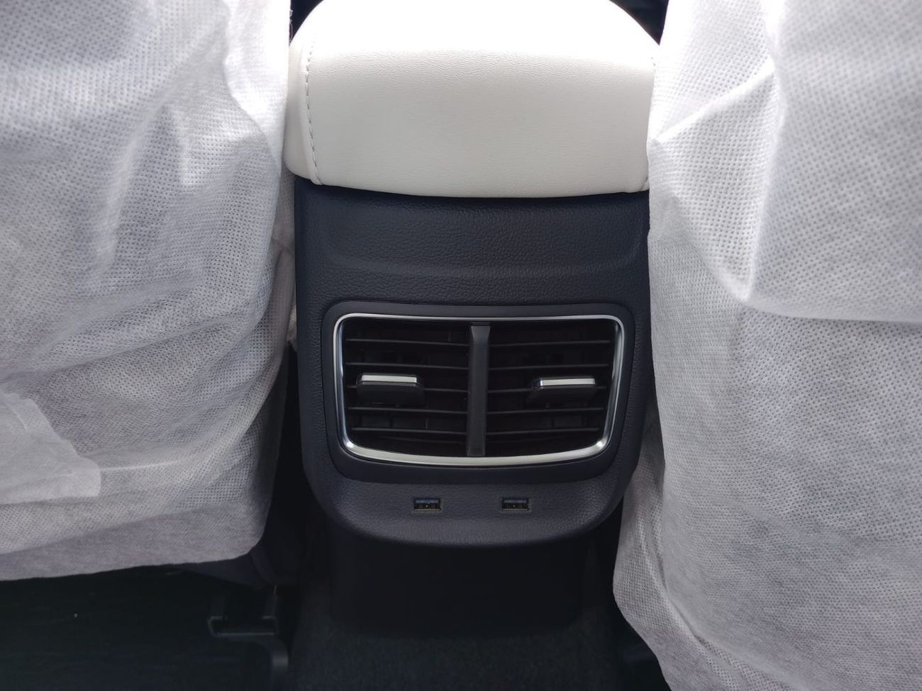 MG ZS MG ZS 2025  luxury 1.5L Petrol SUV FWD White color