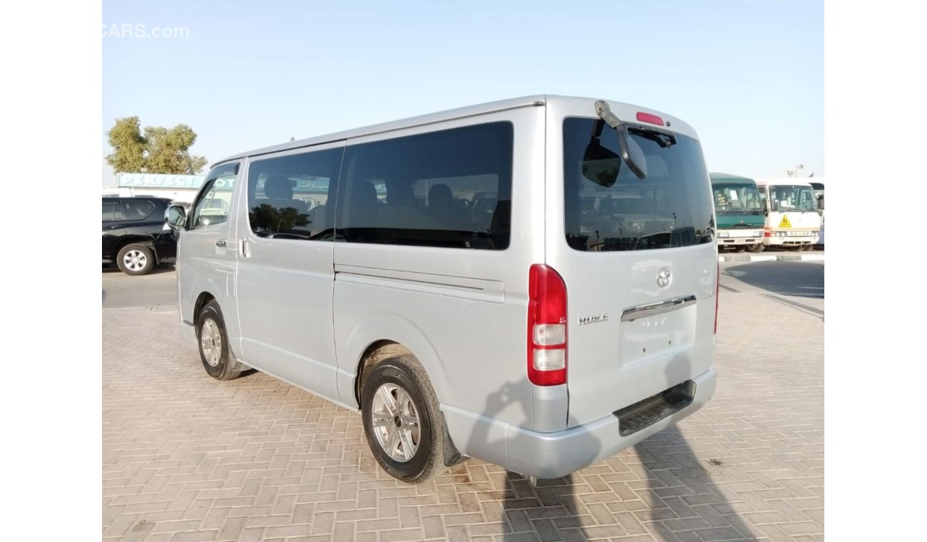 تويوتا هاياس TOYOTA HIACE RIGHT HAND DRIVE (PM950)