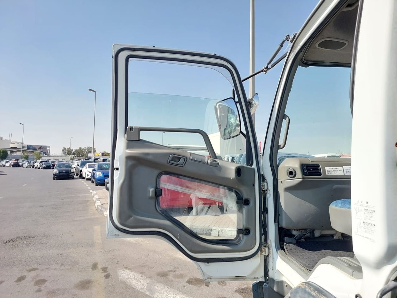 ميتسوبيشي فايتر MITSUBISHI FIGHTER WATER TANKER TRUCK RHD 2001 MODEL 8.2 L DIESEL MANUAL(PM50931)